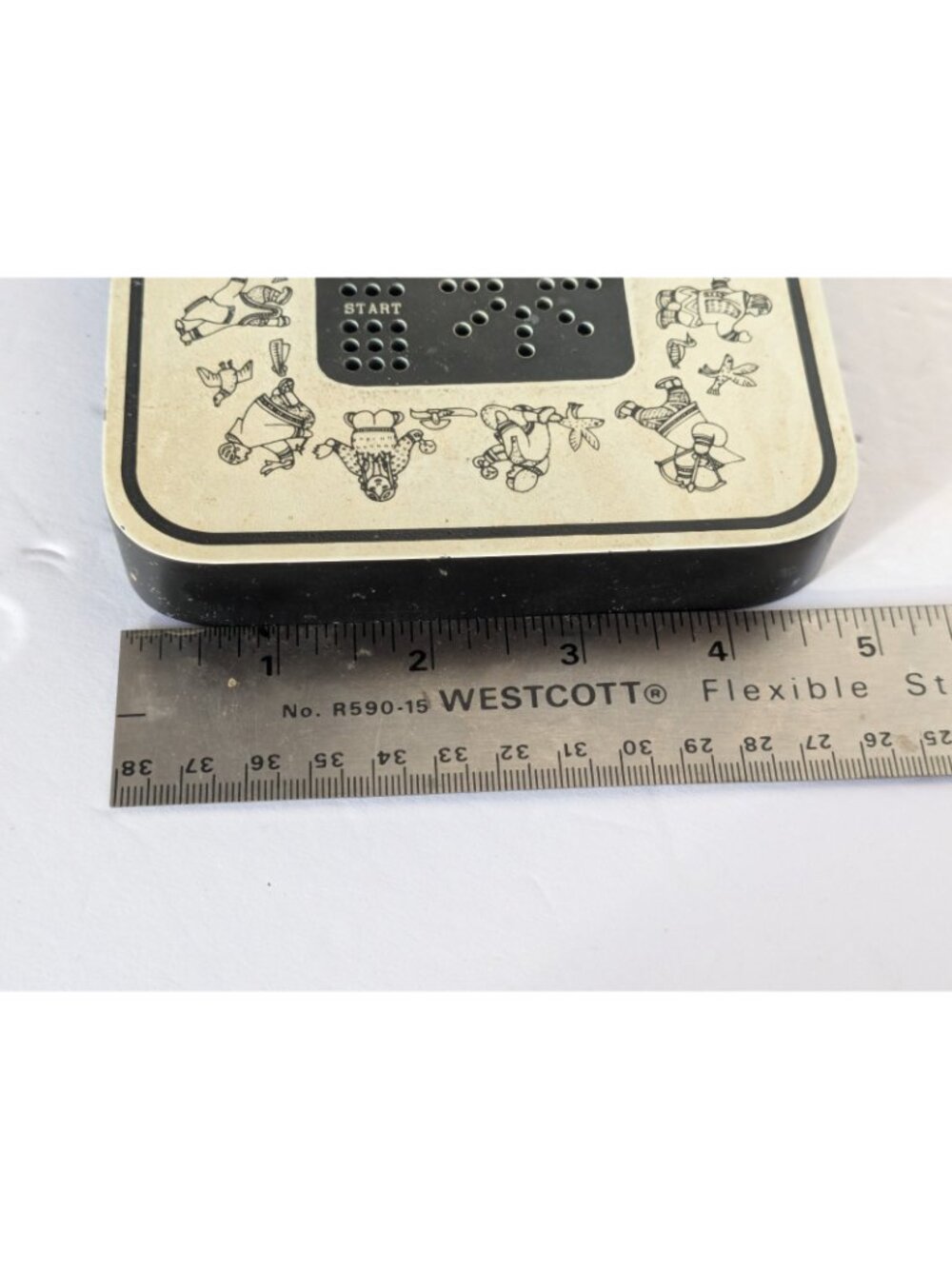 Vintage BOMA Cribbage Board – Made in Canada – Inuit Motif – Includes 9 Pegs - Picture 13 of 13